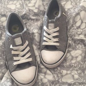 adorable guess sneakers